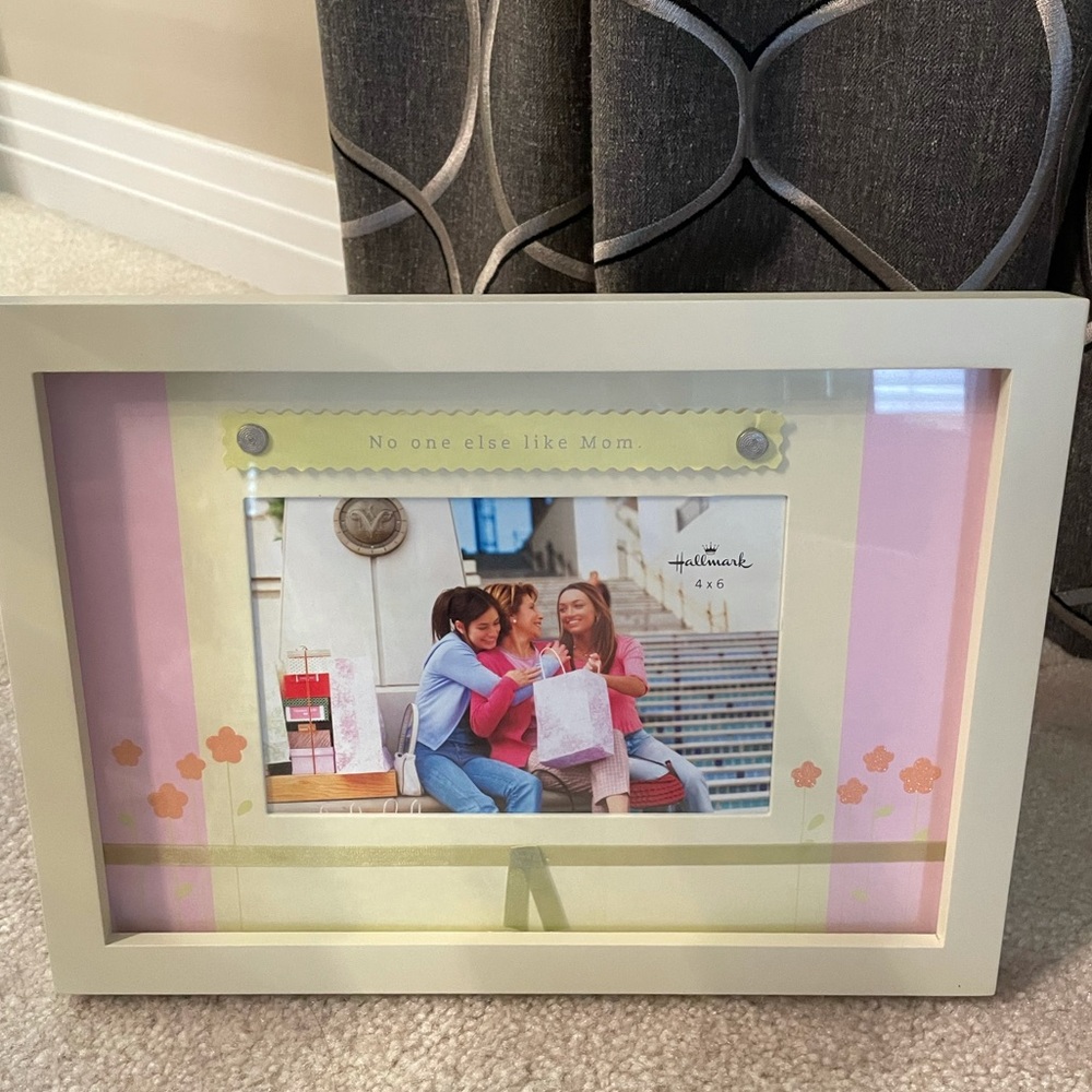 ‘There’s No One Else Like Mom’ picture fra…